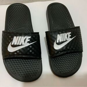 NIKE WOMEN'S BENASSI Slides Slide BLACK WHITE 343881-011 Sz 8